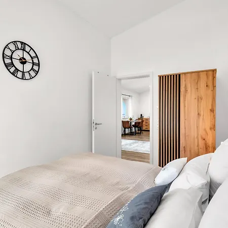 Inhome - Kueche - Tv - Parken - Balkon Appartement *