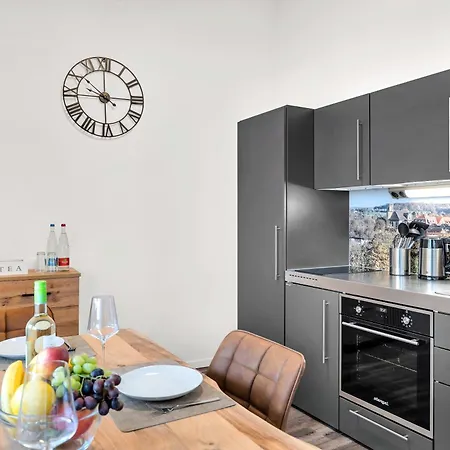 Inhome - Kueche - Tv - Parken - Balkon Appartement